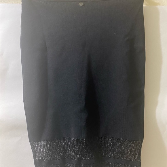 Black dress skirt in great condition. - Picture 1 of 3